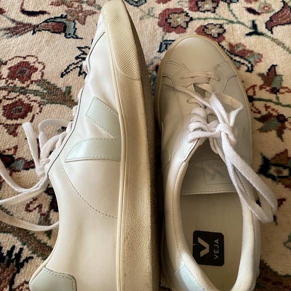 Veja Women’s Leather Sneaker in Size 10 - Picture 3 of 6